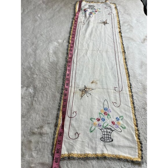 Embroidered flower basket laced edge table runner - Picture 5 of 5
